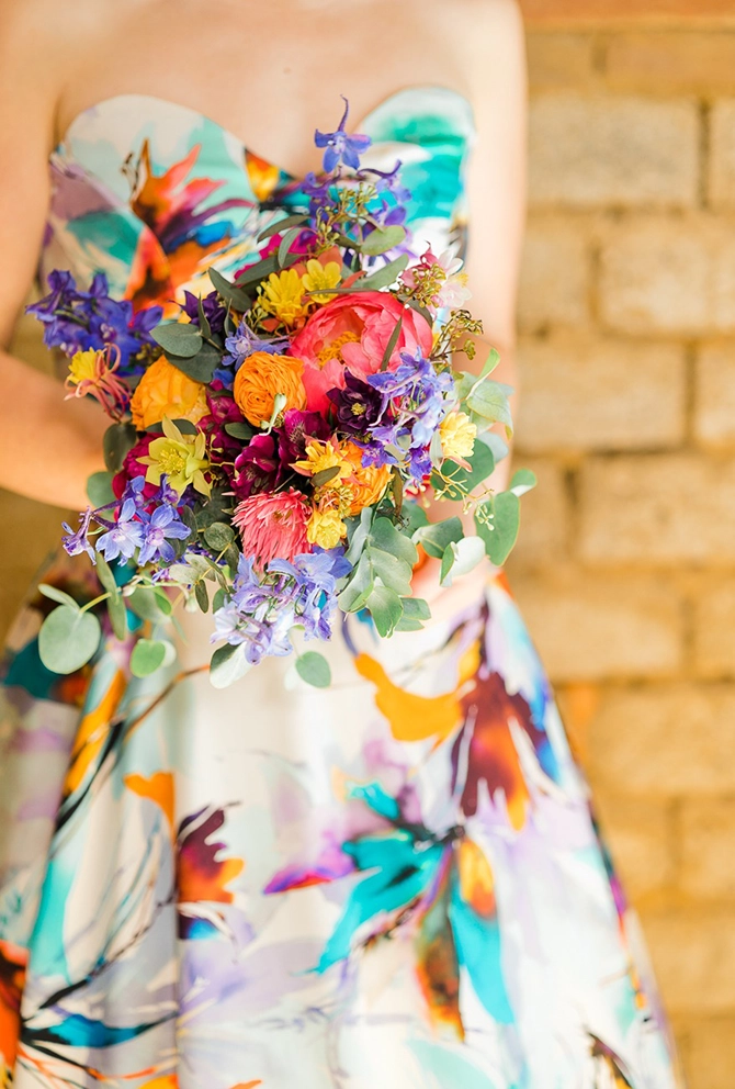 Joli bouquet color&eacute; lors d'un mariage original &agrave; Toulouse