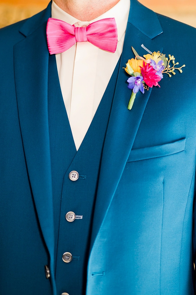 Boutonni&egrave;re color&eacute; et original par Comme des Fleurs &agrave; Toulouse