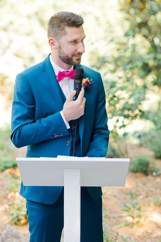 Echange de voeux lors d'un mariage color&eacute; &agrave; Toulouse