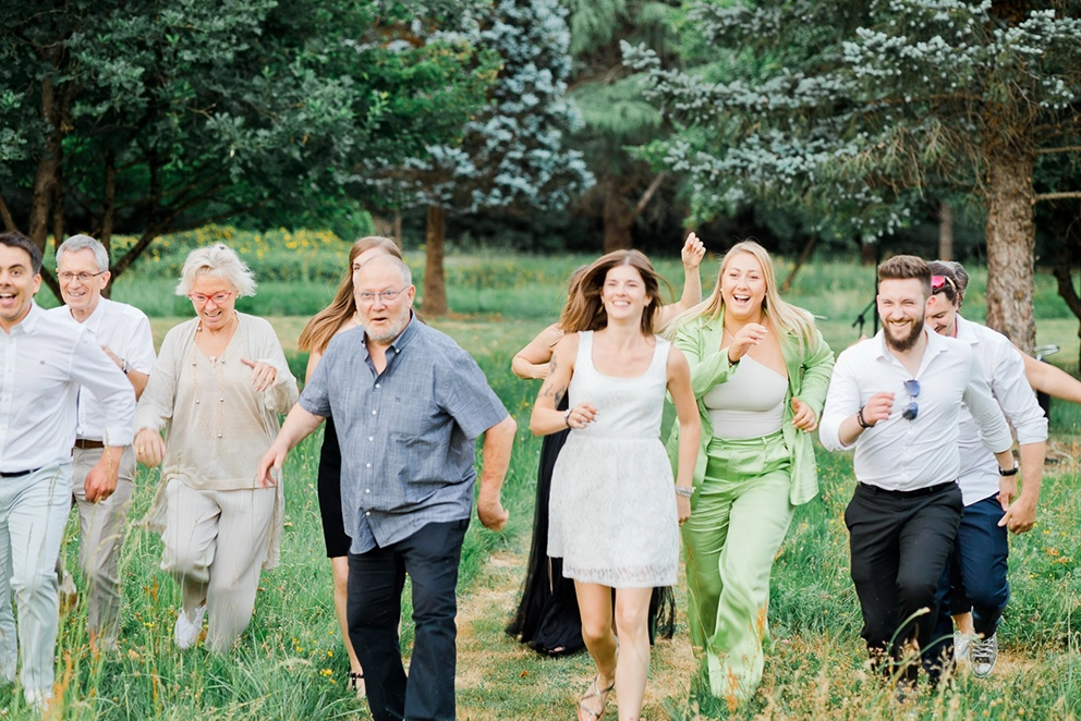 Portrait des invit&eacute;s dans une ambiance festive et d&eacute;contract&eacute;e