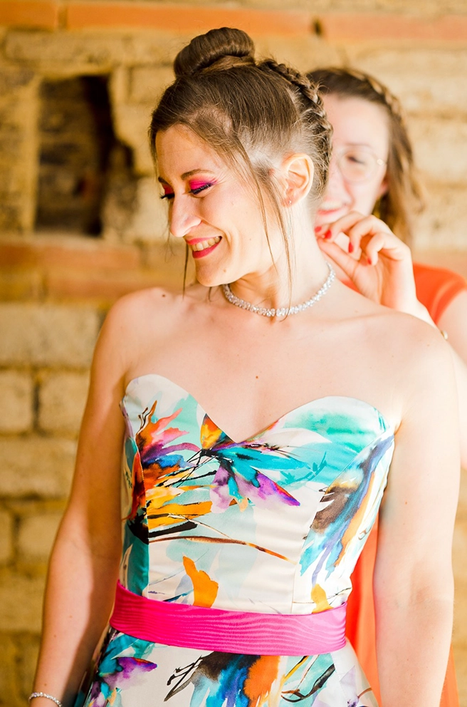 Pr&eacute;paration de la mari&eacute;e avec son t&eacute;moin &agrave; domicile