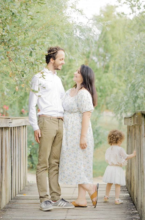 S&eacute;ance photo famille &agrave; Toulouse en lumi&egrave;re naturelle