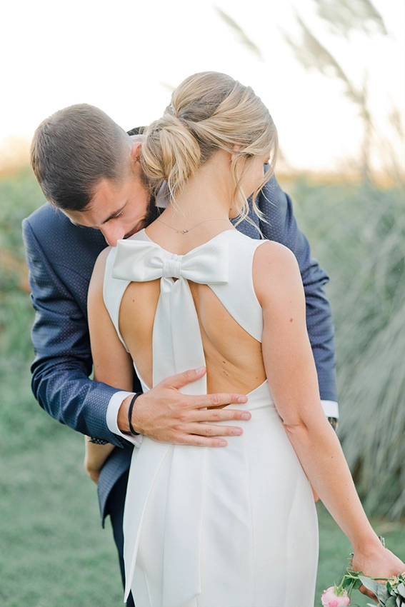 Portrait des mari&eacute;s lors d&rsquo;un mariage champ&ecirc;tre &agrave; Toulouse