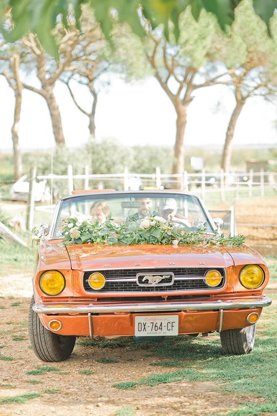Voiture des mari&eacute;s dans une Cadillac &agrave; Toulouse
