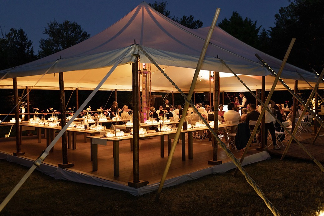 Chapiteau de Bambouctou &agrave; Toulouse lors du mariage color&eacute; &agrave; Buzet sur Tarn