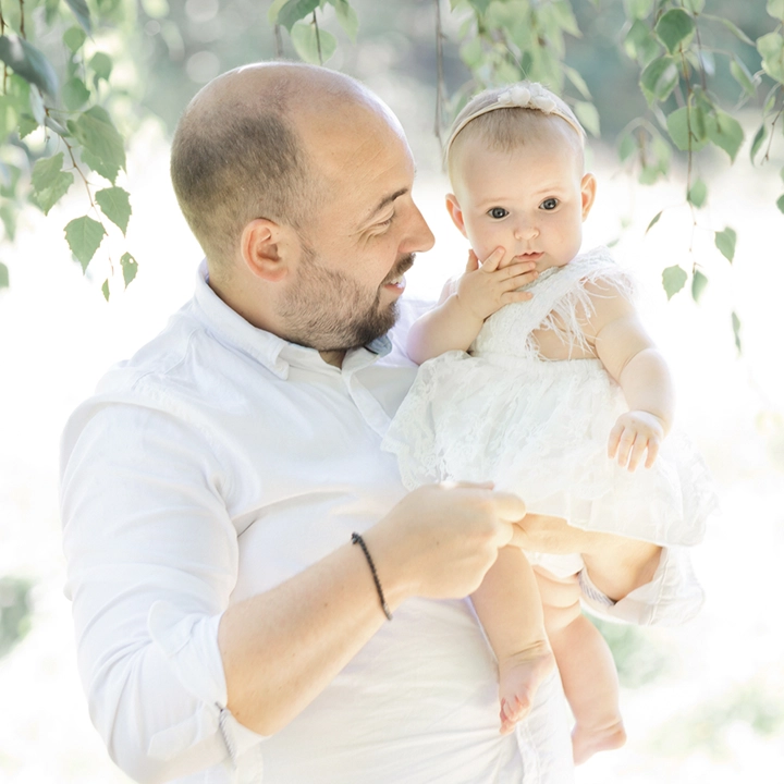 Portrait papa et fille en ext&eacute;rieur &agrave; Toulouse