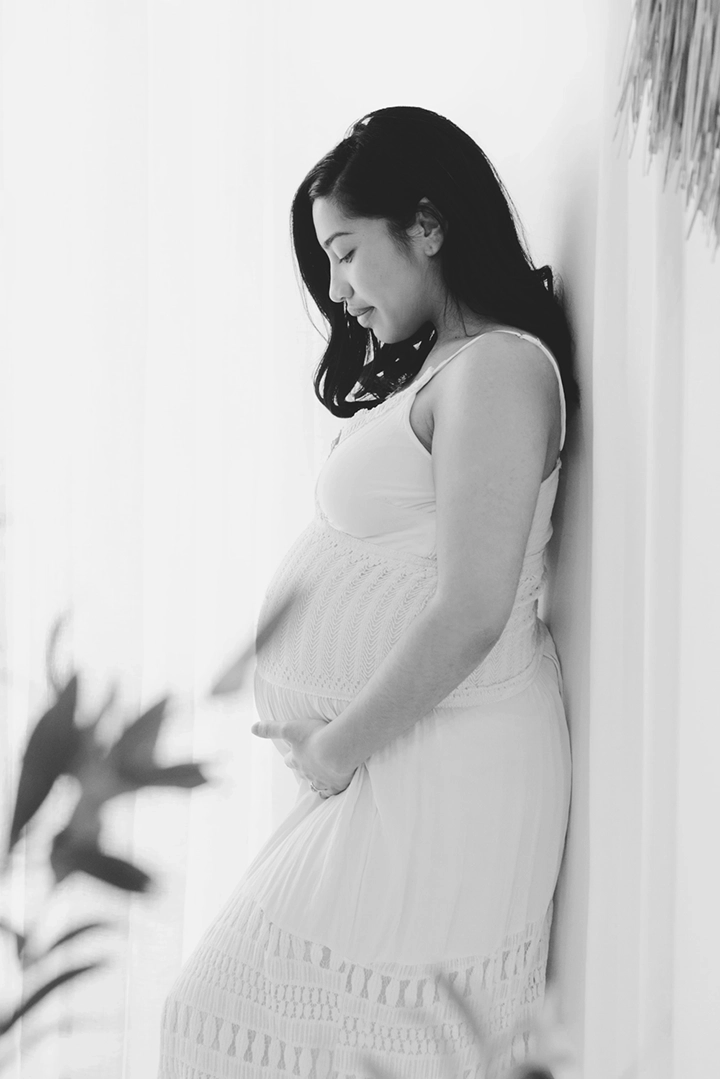 Photo d'une femme enceinte lors d'une s&eacute;ance photo avec Tiana Photographe Toulouse